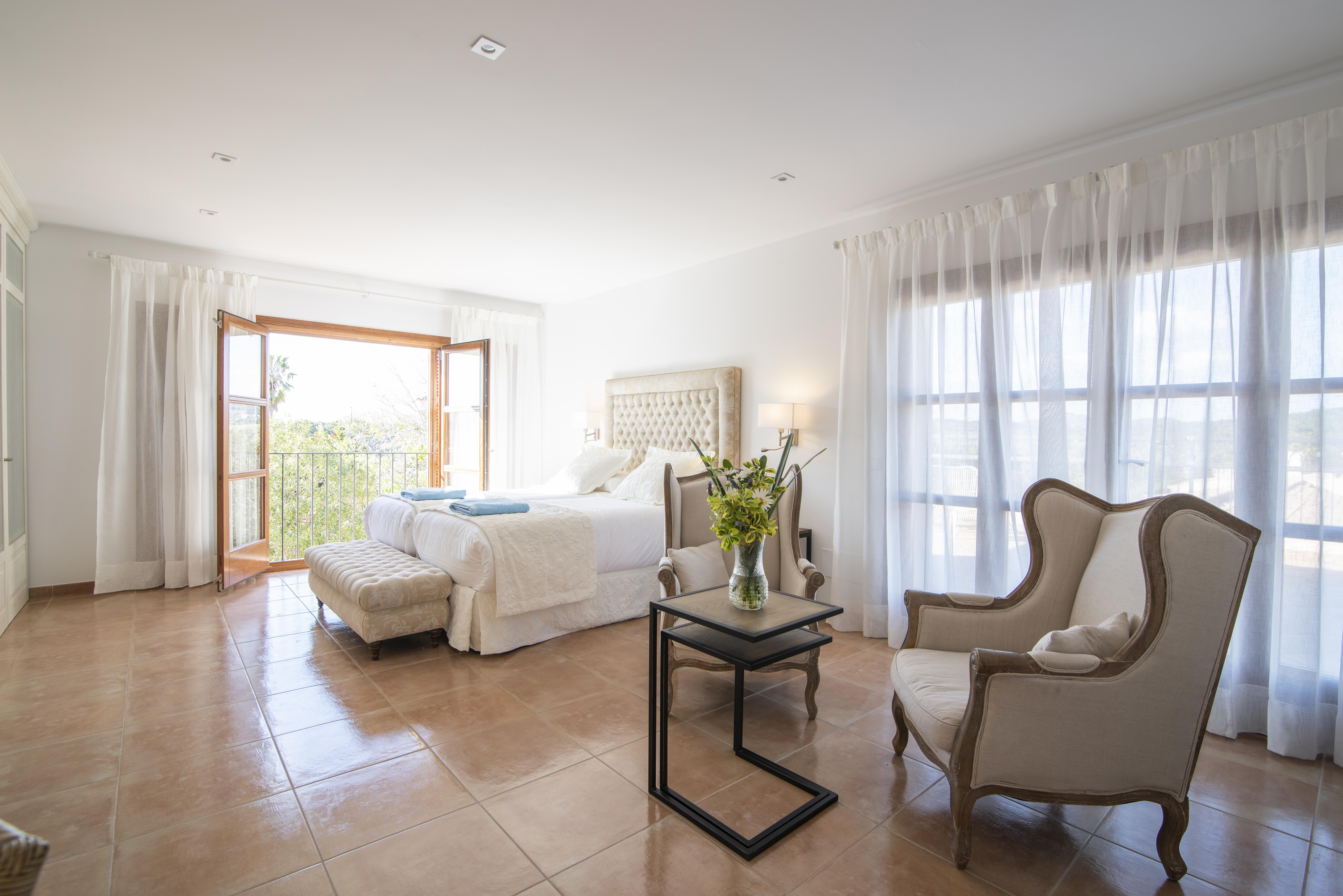Aumallia & Hotell 4*